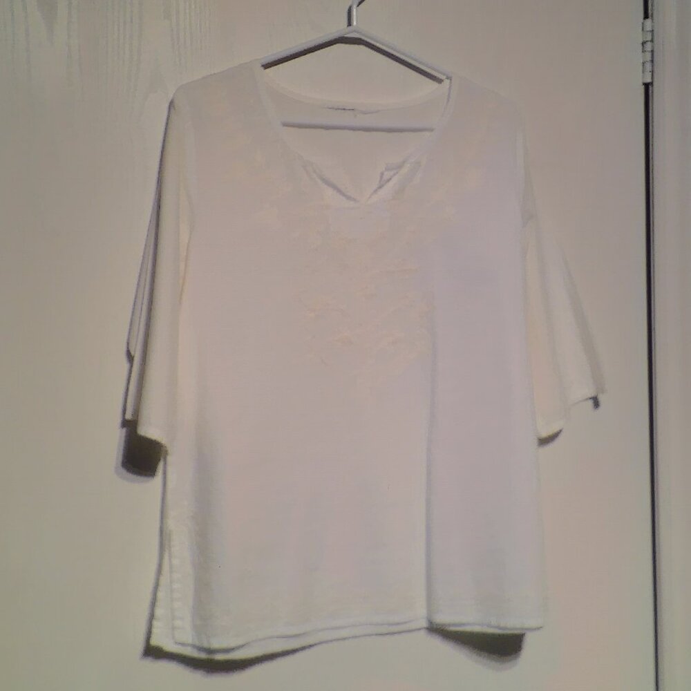 Women's White Cotton V Neck Top Light Weight 3/4 Sleeve - fits Medium - VGC